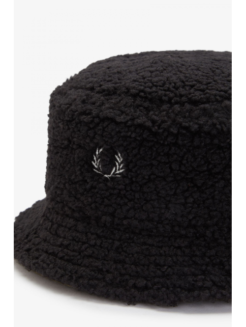FRED PERRY REVERSIBLE BORG FLEECE BUCKET